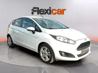 Usado Ford Fiesta Trend 75 CV (55 kW) 2017 Blanco Utilitario
