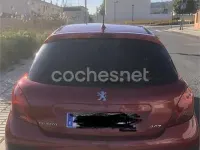 Usado Peugeot 207 70 CV (51 kW) 2009 Rojo Berlina