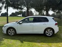 Usado VW Golf VIII Life 150 CV (110 kW) 2020 Blanco Berlina