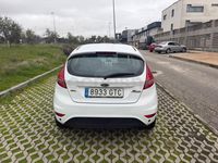 Usado Ford Fiesta Trend 95 CV (69 kW) 2010 Blanco Utilitario