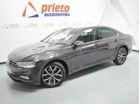Usado VW Passat Executive 150 CV (110 kW) 2021 Gris / plata Berlina