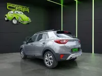 Usado Kia Stonic GT-Line 101 CV (74 kW) 2025 Gris / plata SUV