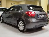 Usado Mercedes A180 AMG line 109 CV (80 kW) 2013 Gris / plata Utilitario