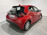 Usado Toyota Yaris Active 116 CV (85 kW) 2022 Rojo Utilitario