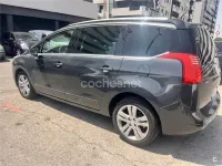 Usado Peugeot 5008 Style 120 CV (88 kW) 2015 Gris / plata Monovolumen