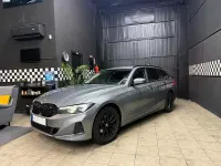Usado BMW 318 Shadowline 150 CV (110 kW) 2023 Gris / plata Familiar