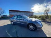 Usado Mercedes E270 Elegance 177 CV (130 kW) 2004 Azul Berlina