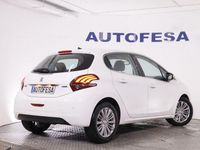 Usado Peugeot 208 Allure 82 CV (60 kW) 2016 Blanco Utilitario