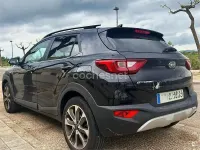 Käytetty Kia Stonic 100 HP (73 kW) 2019 Musta Katumaasturi