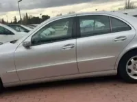 Usado Mercedes E200 122 CV (89 kW) 2005 Gris Berlina