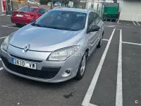Usado Renault Mégane Dynamique 105 HP (77 kW) 2010 Cinzento Sedan