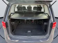 Usado VW Touran Edition 115 CV (84 kW) 2017 Gris / plata Monovolumen