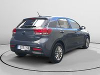Usado Kia Rio 101 CV (74 kW) 2021 Gris Berlina