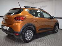 Usado Dacia Sandero Expression 101 CV (74 kW) 2023 Naranja Berlina