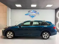 Usado Skoda Octavia Ambition 150 CV (110 kW) 2023 Azul Familiar
