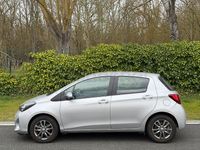 Usado Toyota Yaris Advance 99 CV (72 kW) 2015 Gris / plata Utilitario