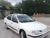Usado Renault Mégane 90 CV (66 kW) 2000 Blanco Berlina