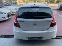 Usado Hyundai i30 Comfort 126 CV (92 kW) 2011 Blanco Familiar