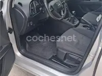 Usado Seat Leon Reference 105 CV (77 kW) 2014 Gris / plata Berlina