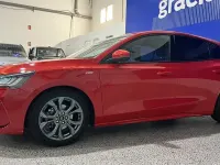 Usado Ford Focus ST-Line 115 CV (84 kW) 2025 Rojo race Berlina