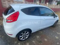 Usado Ford Fiesta 95 CV (69 kW) 2011 Blanco Berlina