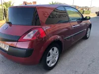 Usado Renault Mégane Authentique 120 CV (88 kW) 2005 Granate Berlina
