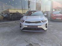 Usado Kia Stonic 100 CV (73 kW) 2024 Gris / plata SUV