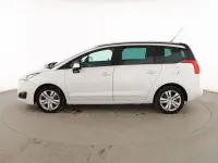Usado Peugeot 5008 Allure 150 CV (110 kW) 2015 Blanco Monovolumen