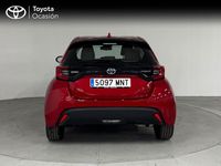 Usado Toyota Yaris Hybrid Active 116 CV (85 kW) 2024 Rojo Berlina