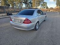 Usado Mercedes C220 Avantgarde 150 CV (110 kW) 2004 Gris / plata Berlina