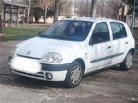 Usado Renault Clio II 60 CV (44 kW) 2001 Blanco Berlina