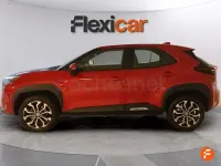 Usado Toyota Yaris Cross Active 116 CV (85 kW) 2024 Granate SUV