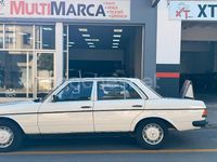 Usado Mercedes 200 75 CV (55 kW) 1983 Blanco Berlina