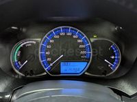 Usado Toyota Yaris Hybrid Active 100 CV (73 kW) 2015 Blanco Berlina