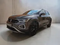 Usado VW T-Roc 150 CV (110 kW) 2024 Gris / plata SUV