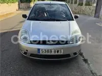 Usado Ford Fiesta Trend 80 CV (58 kW) 2002 Gris / plata Utilitario