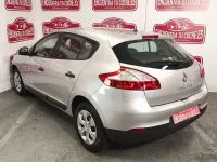 Usado Renault Mégane III Authentique 100 CV (73 kW) 2010 Gris Utilitario