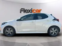 Usado Toyota Yaris Hybrid Active 116 CV (85 kW) 2025 Blanco Berlina