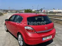 Usado Opel Astra Cosmo 150 CV (110 kW) 2005 Rojo Berlina