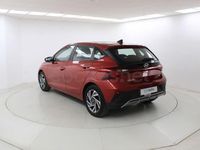Usado Hyundai i20 84 CV (61 kW) 2023 Dragon red (perlado) Berlina