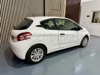 Usado Peugeot 208 Access 82 CV (60 kW) 2014 Blanco Utilitario