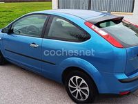 Usado Ford Focus Trend 100 CV (73 kW) 2005 Azul Berlina