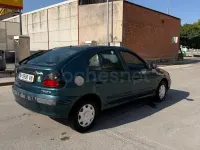 Usado Renault Mégane 90 CV (66 kW) 1998 Verde Berlina