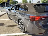 Usado Toyota Avensis Advance 143 CV (105 kW) 2015 Gris / plata Familiar