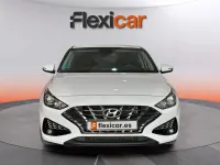 Usado Hyundai i30 120 CV (88 kW) 2022 Blanco Berlina