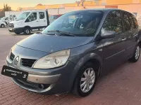 Usado Renault Scénic II Dynamique 106 CV (77 kW) 2007 Gris Monovolumen
