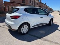 Usado Renault Clio III Collection 75 CV (55 kW) 2014 Blanco Berlina