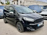 Usado Ford Tourneo Courier Trend 100 CV (73 kW) 2018 Negro Monovolumen