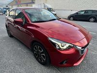 Usado Mazda 2 90 CV (66 kW) 2015 Rojo Utilitario