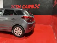 Usado Hyundai i20 84 CV (61 kW) 2017 Gris Utilitario
